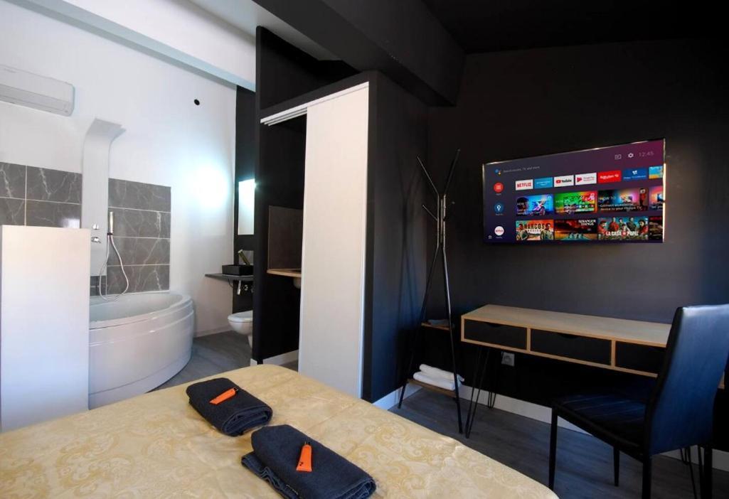 Charmant Studio Baignoire Narbonne Bagian luar foto